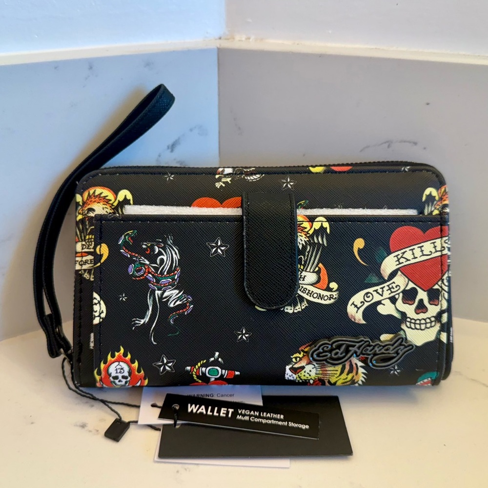 NWT ED HARDY LOVE KILLS SLOWLY BLACK TATTOO PRINT WRISTLET VEGAN LEATHER WALLET